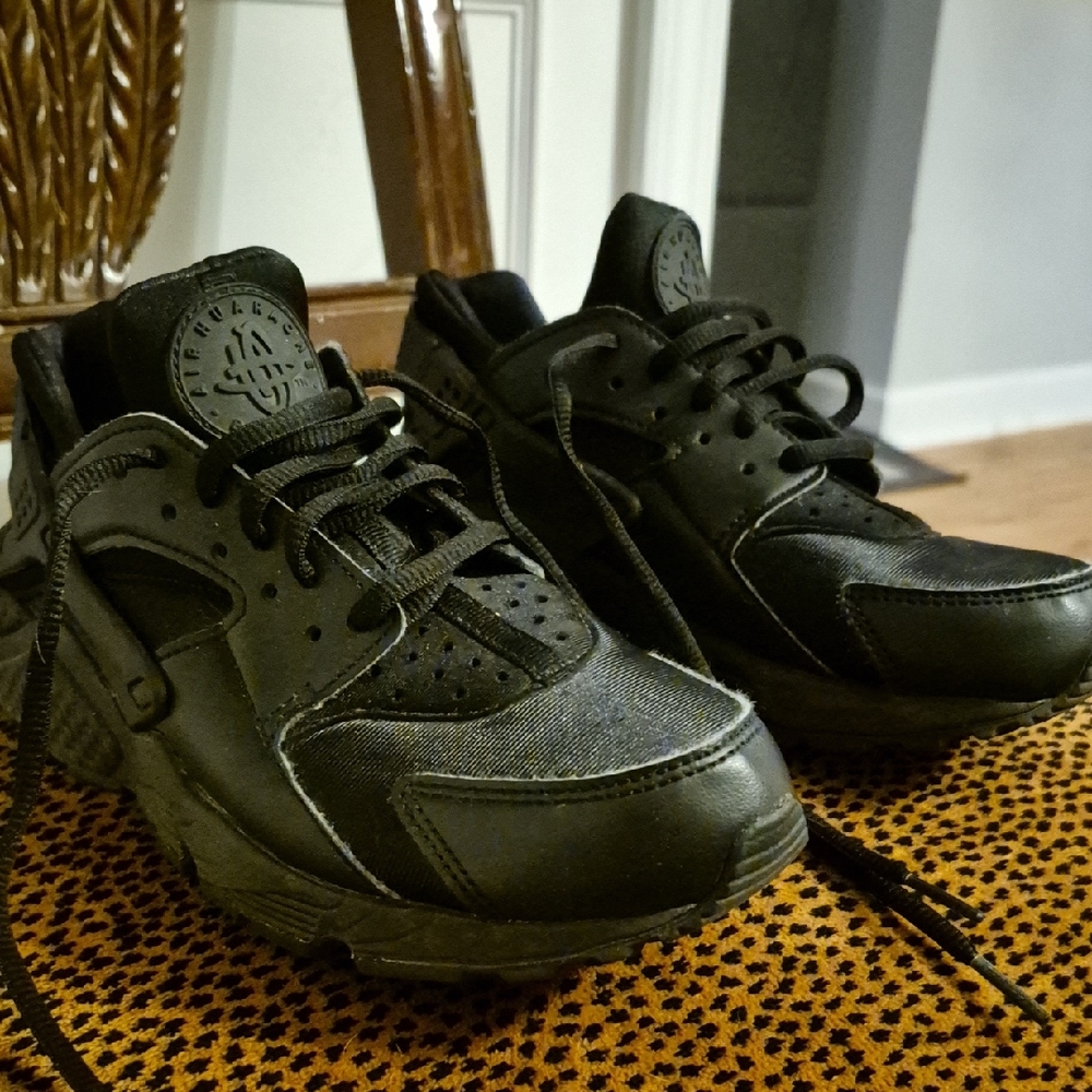 Nike Black Sneakers